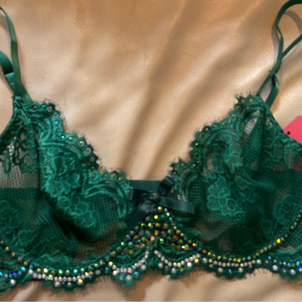 Emerald Lace Underwire Bra with Crystal Accents